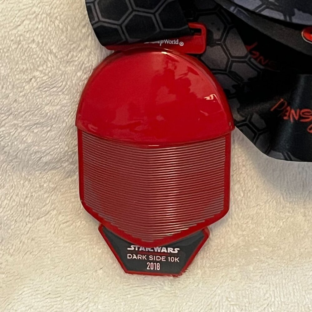 2018 Run‎ Disney Star Wars Dark Side 10K Medal Red Trooper With Lanyard WDW